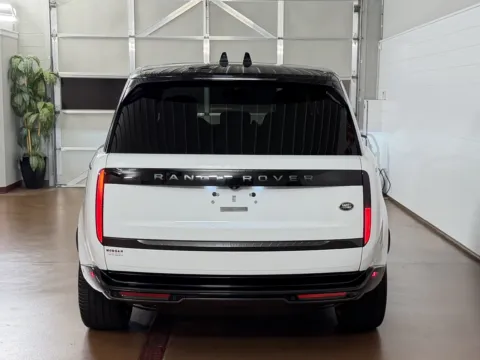 More photos of 2022 Land Rover New Range Rover P400 SE at Morgan Automotive, PA