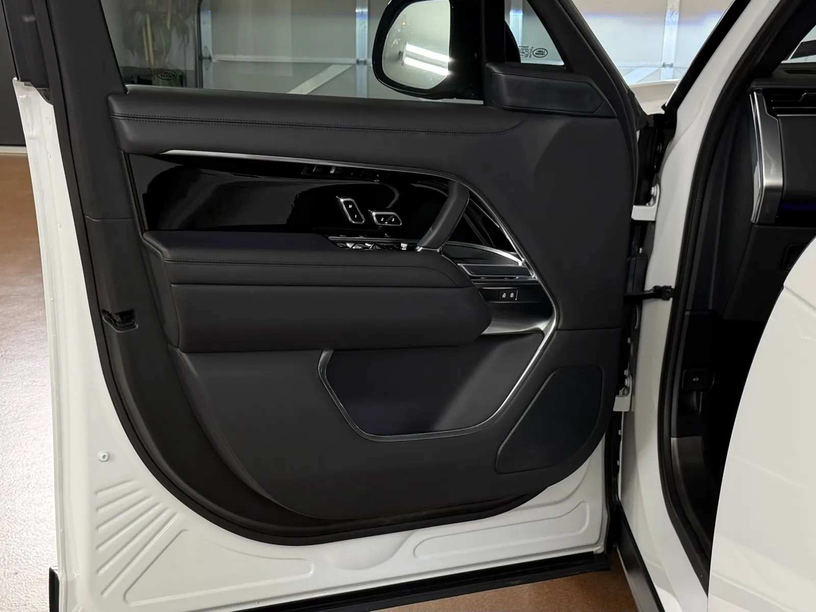 2022 Land Rover Range Rover Base - Photo 17