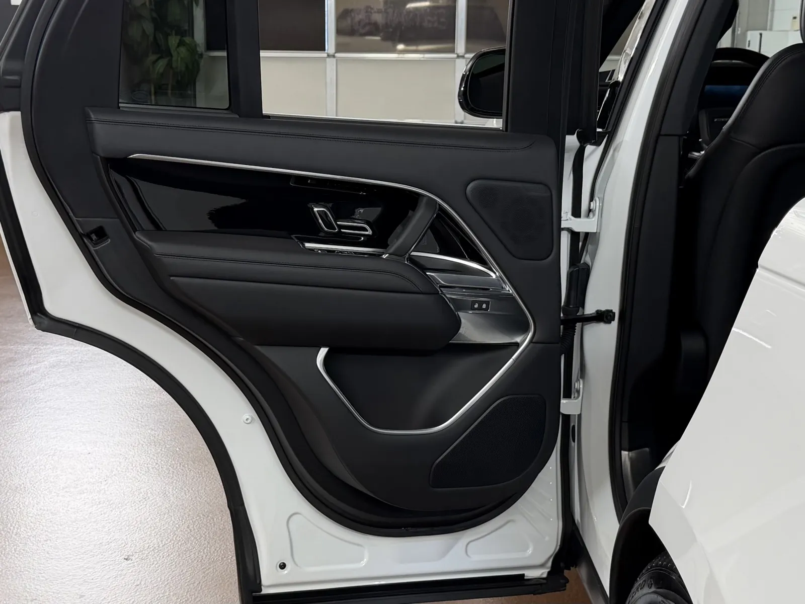 2022 Land Rover Range Rover Base - Photo 37