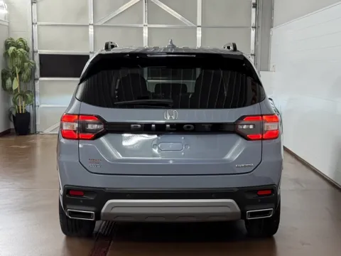 More photos of 2023 Honda Pilot AWD Touring at Morgan Automotive, PA