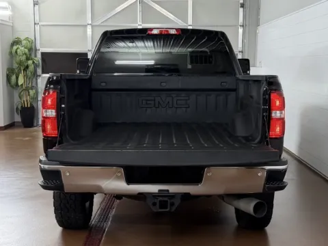More photos of 2019 GMC Sierra 2500 HD SLT at Morgan Automotive, PA
