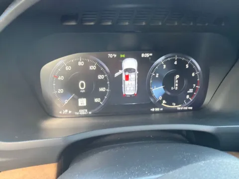 More photos of 2021 Volvo XC90 T6 Momentum 7 Passenger at Morgan Automotive, PA