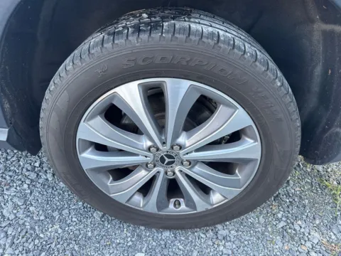 More photos of 2020 Mercedes-Benz GLE 350 4MATIC at Morgan Automotive, PA