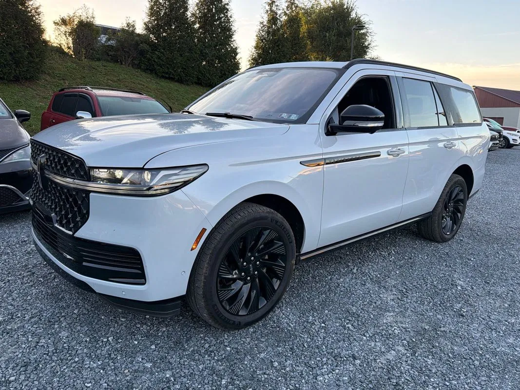 White 2025 Lincoln Navigator Reserve for sale in Manheim, PA