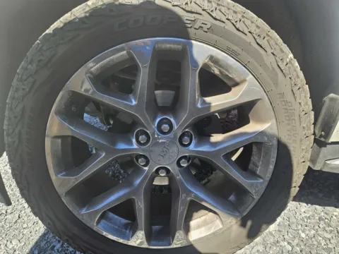 Another view of 2019 GMC Yukon SLE for sale in Manheim, PA at Morgan Automotive