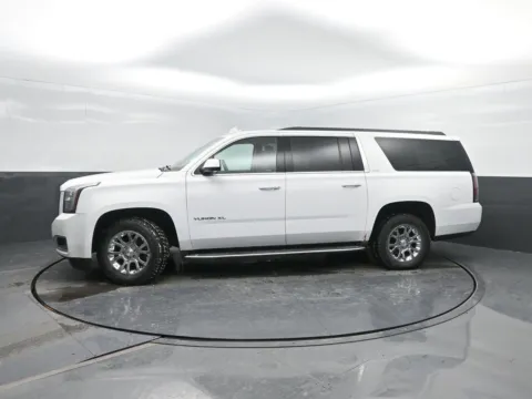 White 2017 GMC Yukon XL SLT for sale in Charles City, IA