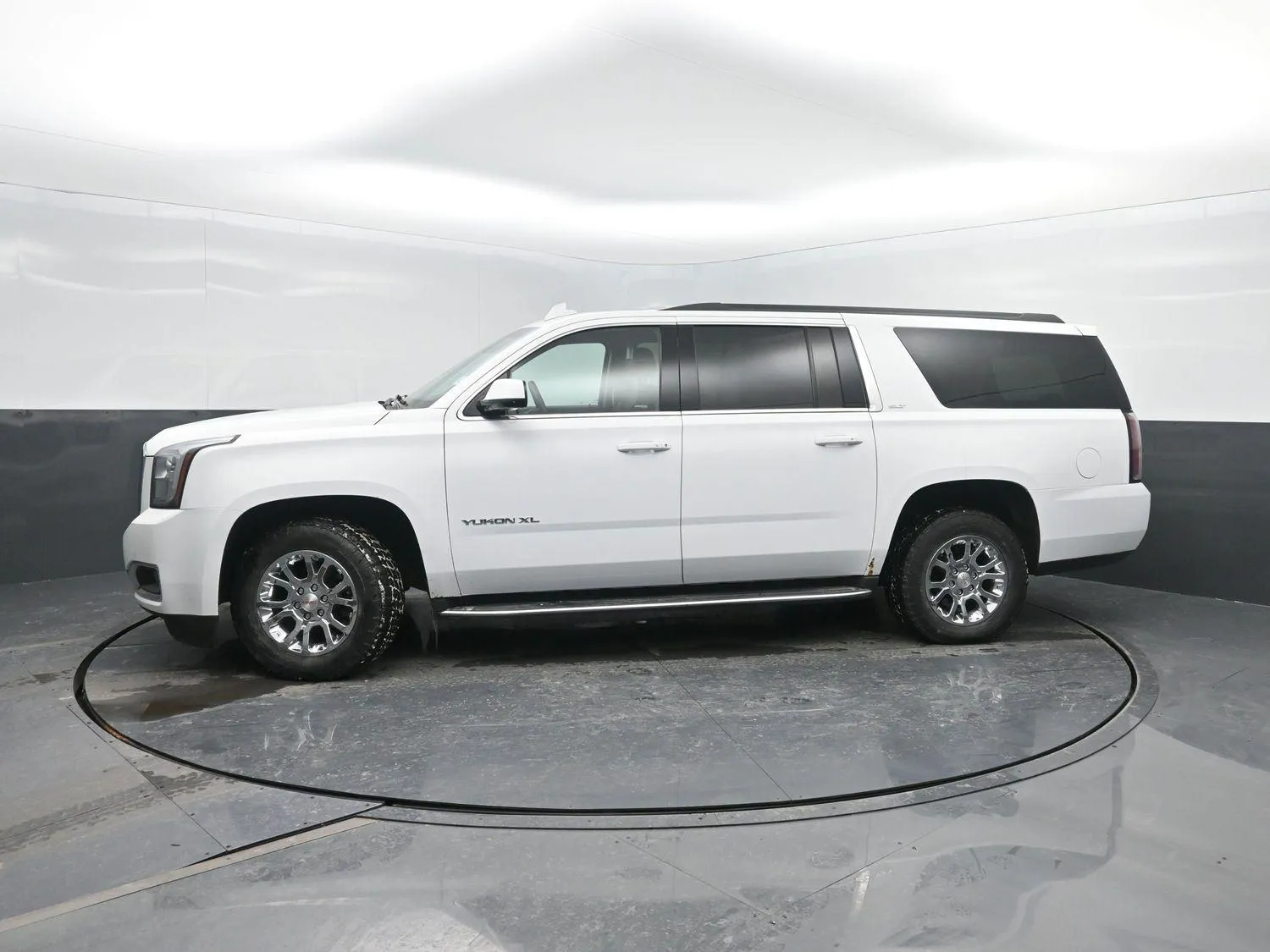 White 2017 GMC Yukon XL SLT for sale in Charles City, IA