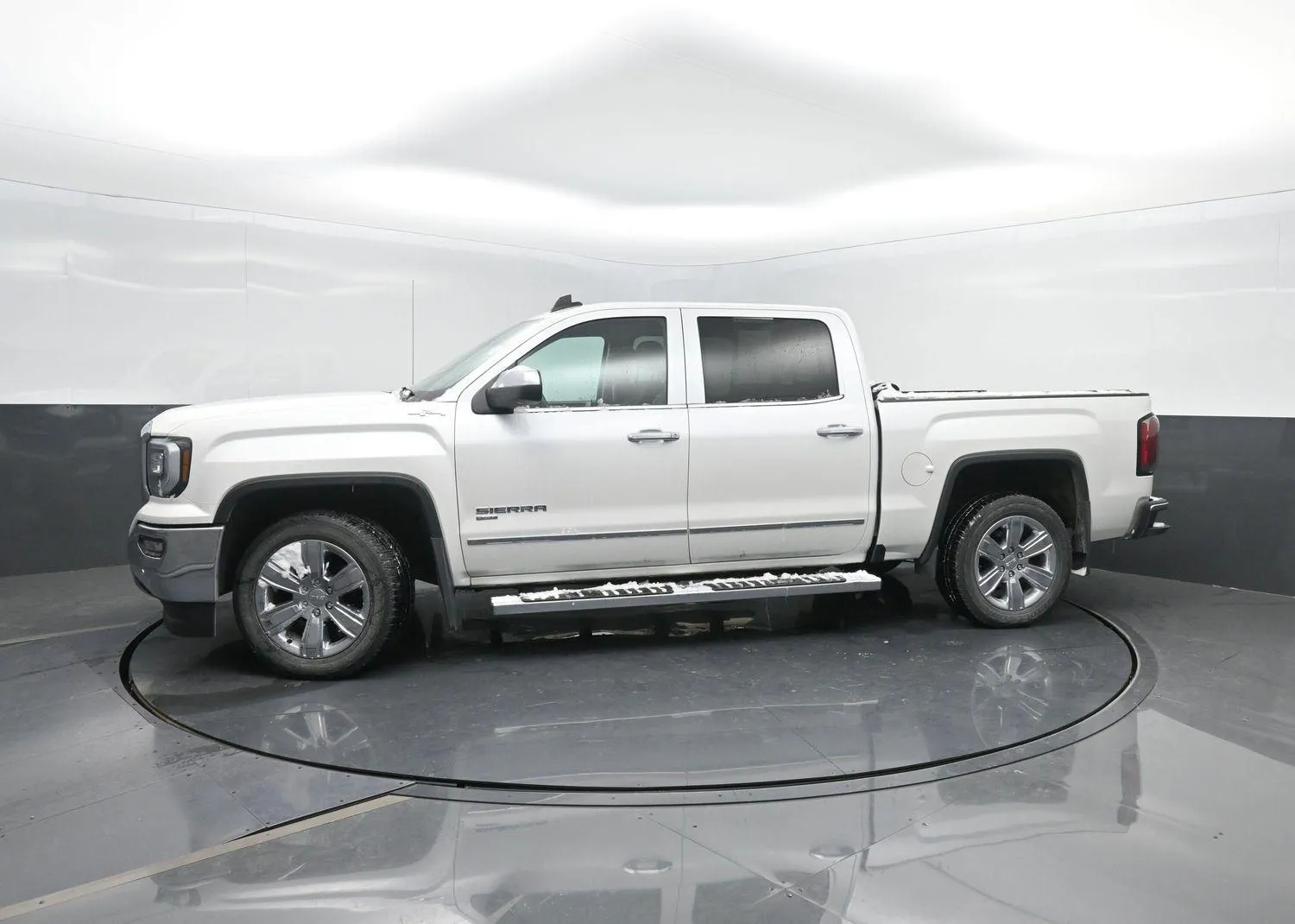 White 2018 GMC Sierra 1500 SLT for sale in Charles City, IA