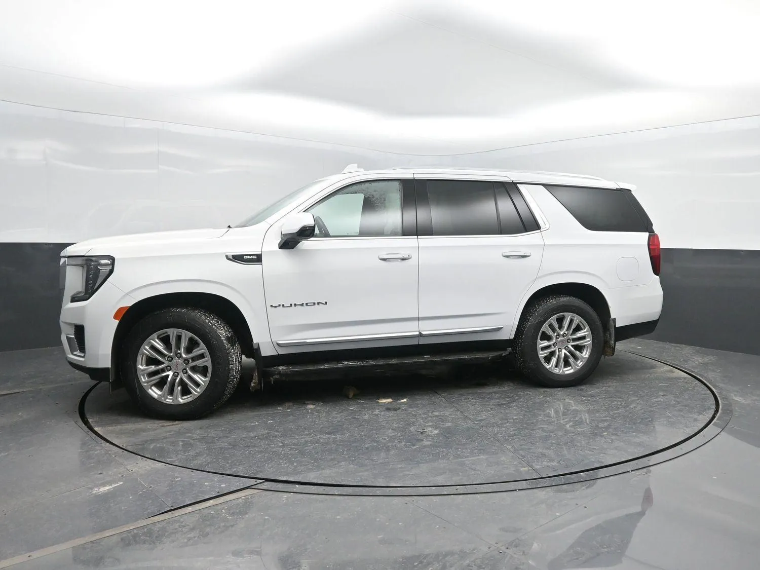 White 2022 GMC Yukon SLT for sale in Charles City, IA