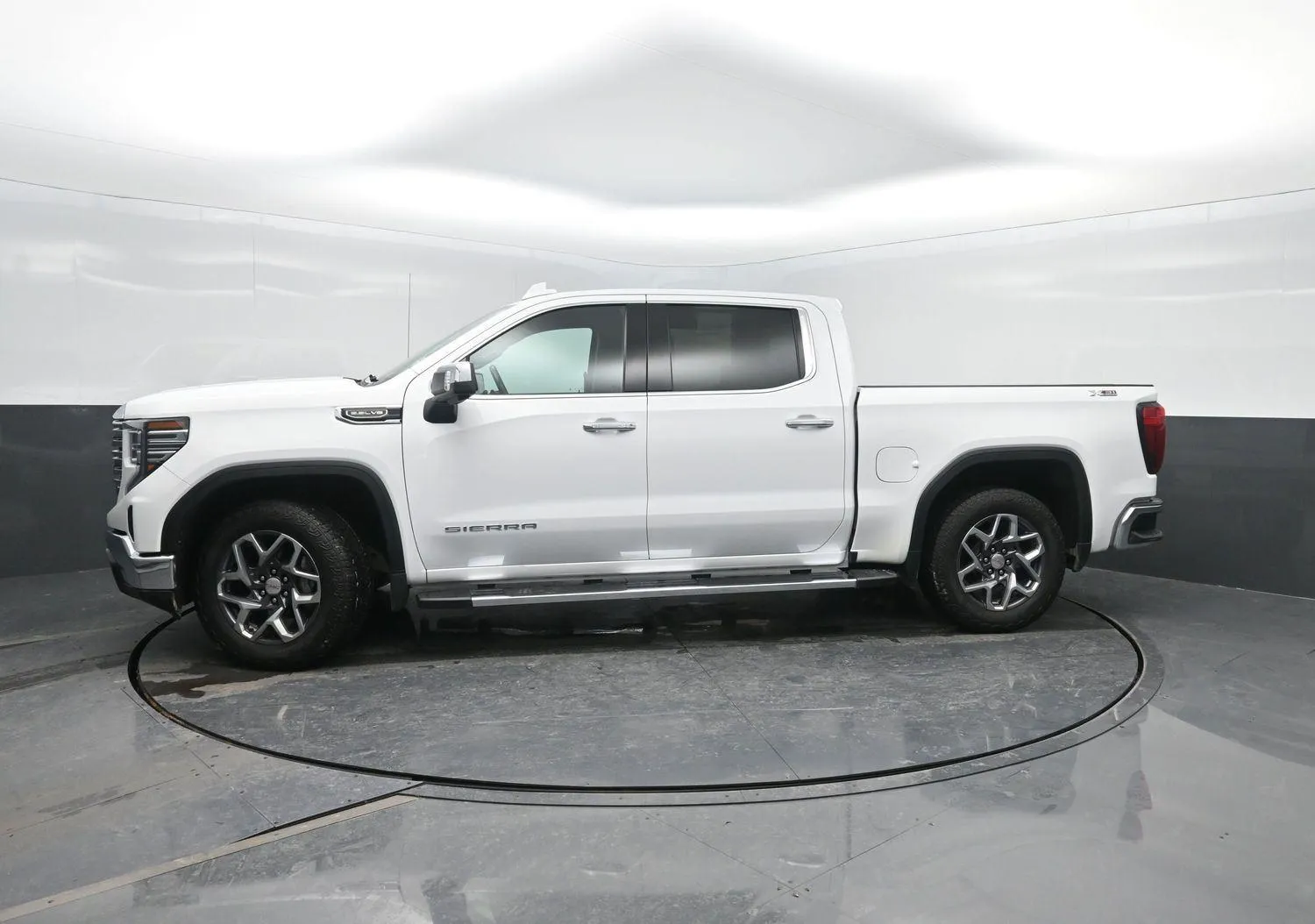 White 2023 GMC Sierra 1500 SLT for sale in Charles City, IA