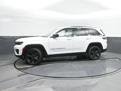 White 2023 Jeep Grand Cherokee Altitude for sale in Charles City, IA