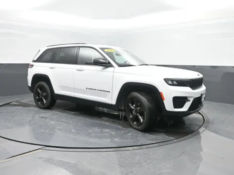 More photos of 2023 Jeep Grand Cherokee Altitude at Mike Molstead Chevrolet, GMC, IA