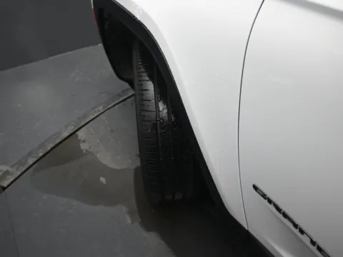 More photos of 2023 Jeep Grand Cherokee Altitude at Mike Molstead Chevrolet, GMC, IA