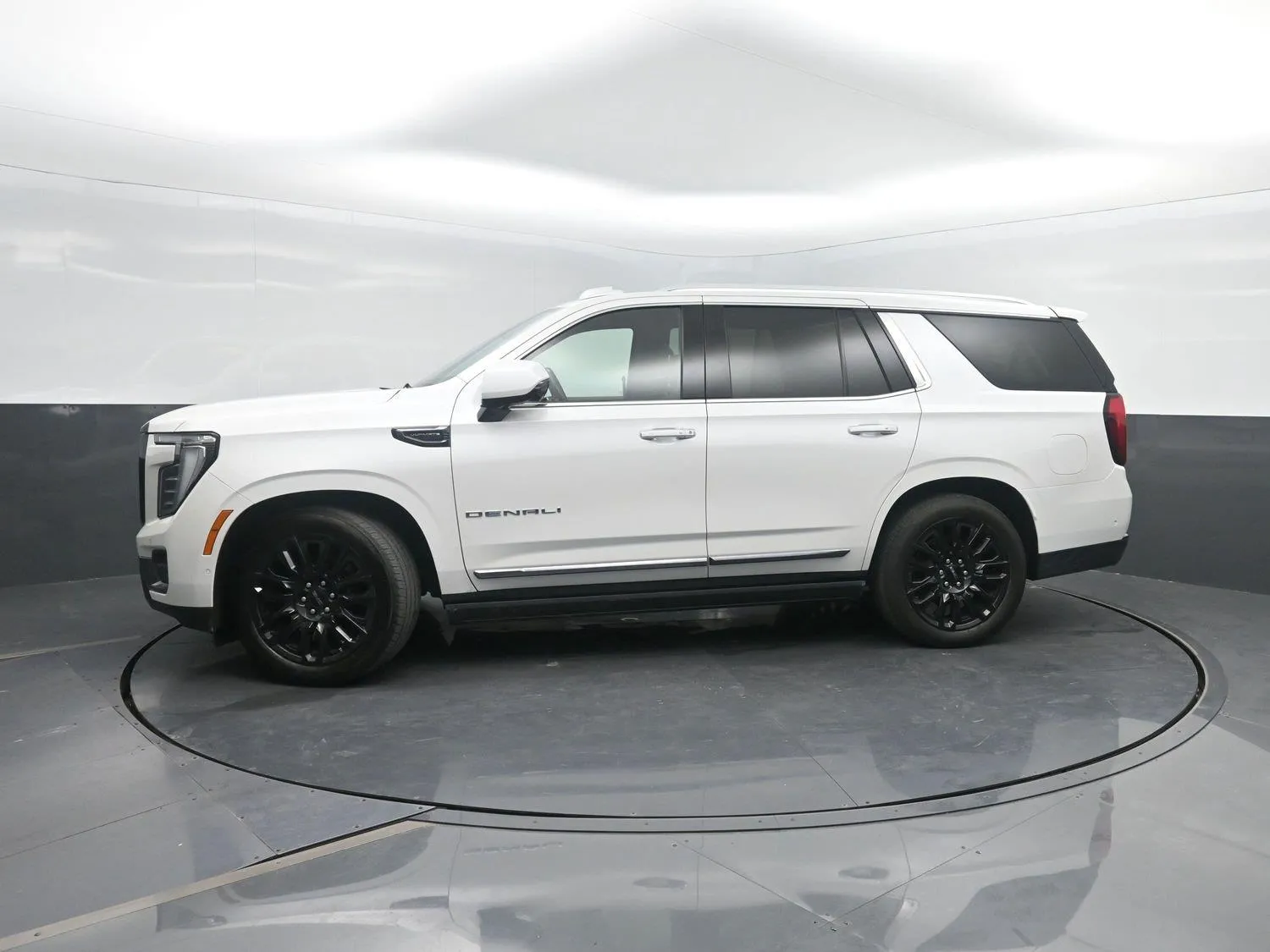 White 2025 GMC Yukon Denali Ultimate for sale in Charles City, IA