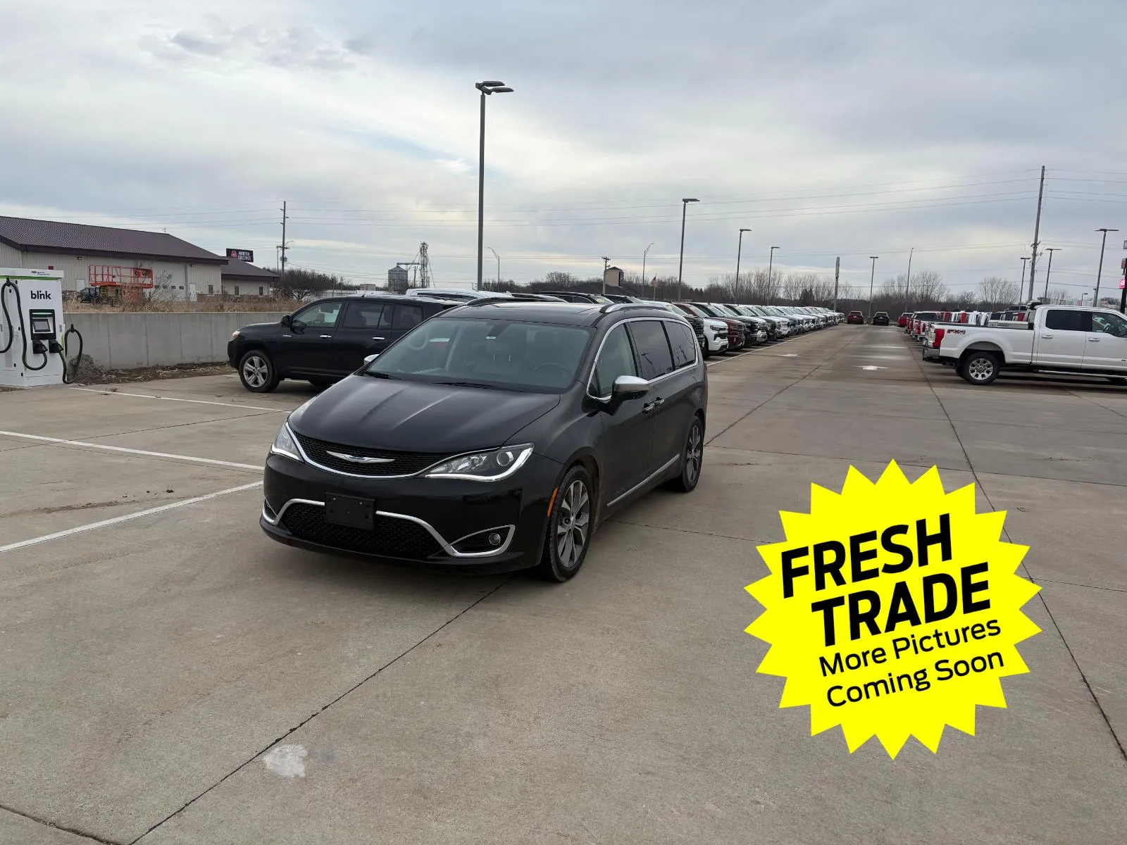 Black 2018 Chrysler Pacifica Limited for sale in Charles City, IA