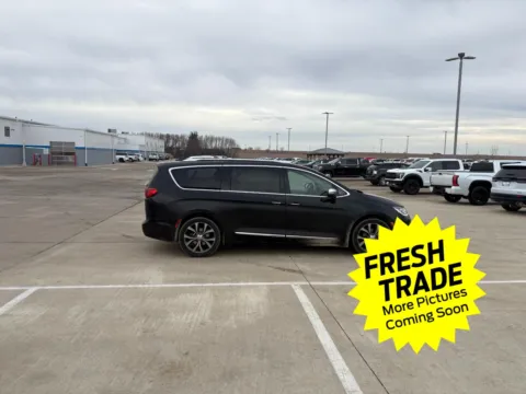 More photos of 2018 Chrysler Pacifica Limited at Mike Molstead Chevrolet, GMC, IA
