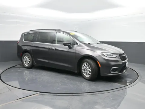 More photos of 2022 Chrysler Pacifica Touring L at Mike Molstead Chevrolet, GMC, IA