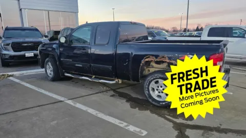 More photos of 2007 Chevrolet Silverado 1500 LT w/1LT at Mike Molstead Chevrolet, GMC, IA