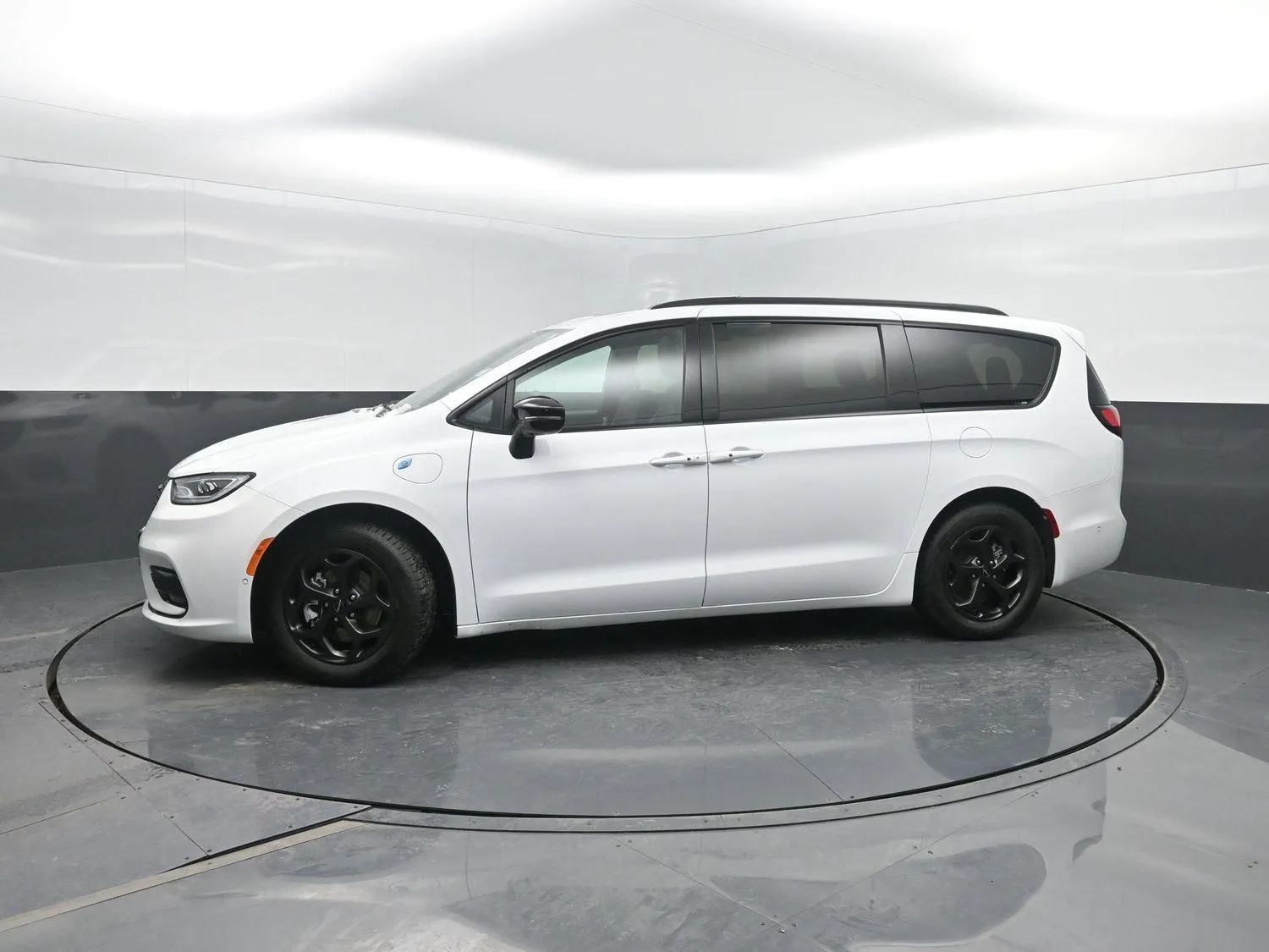 White 2024 Chrysler Pacifica Hybrid Premium S Appearance Pkg for sale in Charles City, IA