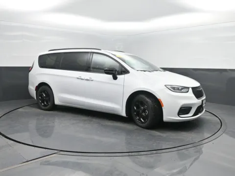 More photos of 2024 Chrysler Pacifica Hybrid Premium S Appearance Pkg at Mike Molstead Chevrolet, GMC, IA