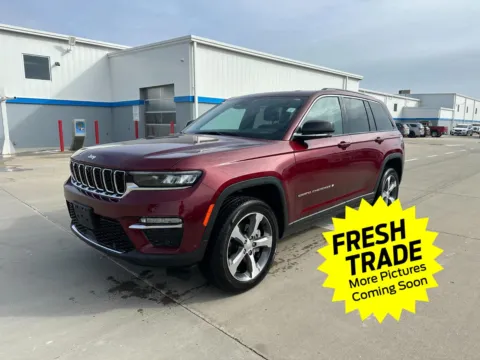 Gray 2024 JEEP GRAND CHEROKEE Limited for sale in Charles City, IA