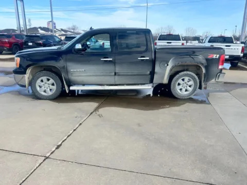 Black 2013 GMC Sierra 1500 SLT for sale in Charles City, IA