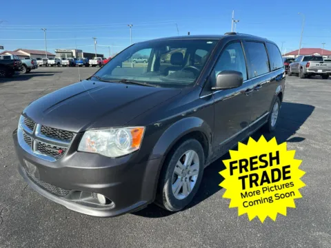 Gray 2019 Dodge Grand Caravan SXT for sale in Charles City, IA