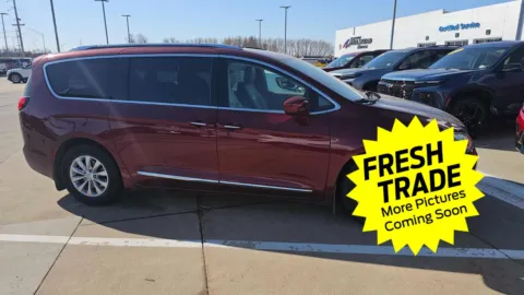 More photos of 2018 Chrysler Pacifica Touring L at Mike Molstead Chevrolet, GMC, IA