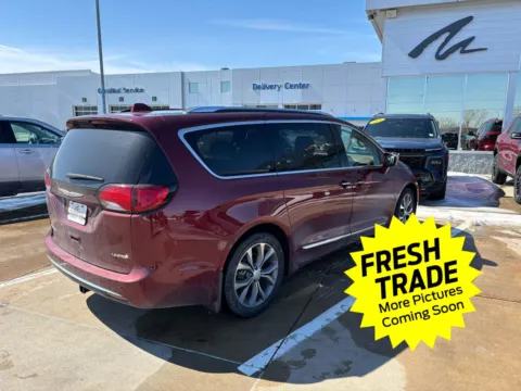 More photos of 2020 Chrysler Pacifica Limited at Mike Molstead Chevrolet, GMC, IA