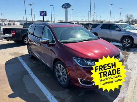 More photos of 2020 Chrysler Pacifica Limited at Mike Molstead Chevrolet, GMC, IA