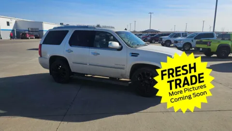 More photos of 2014 Cadillac Escalade Platinum at Mike Molstead Chevrolet, GMC, IA