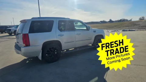 More photos of 2014 Cadillac Escalade Platinum at Mike Molstead Chevrolet, GMC, IA