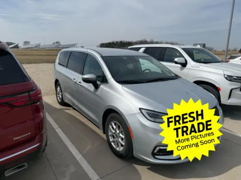 More photos of 2023 Chrysler Pacifica Touring L at Mike Molstead Chevrolet, GMC, IA