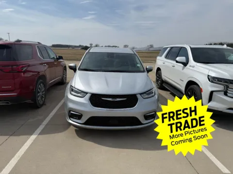 More photos of 2023 Chrysler Pacifica Touring L at Mike Molstead Chevrolet, GMC, IA