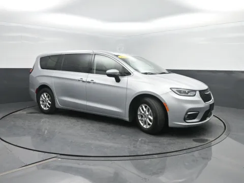 More photos of 2023 Chrysler Pacifica Touring L at Mike Molstead Chevrolet, GMC, IA
