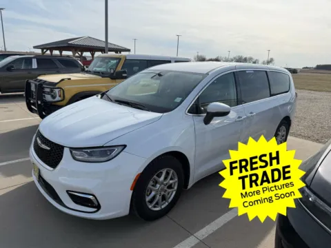 White 2023 Chrysler Pacifica Touring L for sale in Charles City, IA