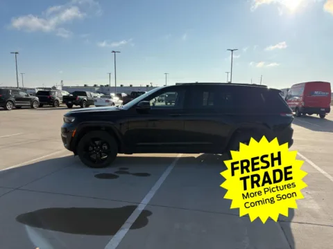 Black 2022 Jeep Grand Cherokee L Limited for sale in Charles City, IA
