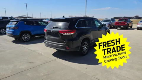 More photos of 2017 Toyota Highlander SE at Mike Molstead Chevrolet, GMC, IA