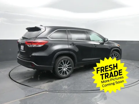 Photos of 2017 Toyota Highlander SE for sale in Charles City, IA at Mike Molstead Chevrolet, GMC