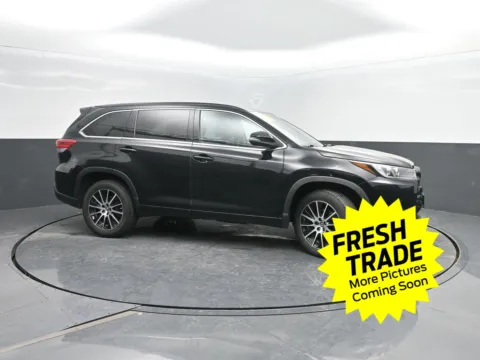 Another view of 2017 Toyota Highlander SE for sale in Charles City, IA at Mike Molstead Chevrolet, GMC