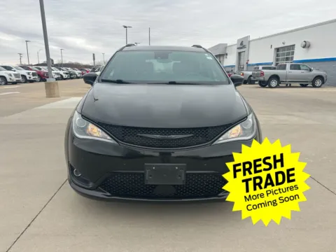 More photos of 2020 Chrysler Pacifica Touring L Plus at Mike Molstead Chevrolet, GMC, IA