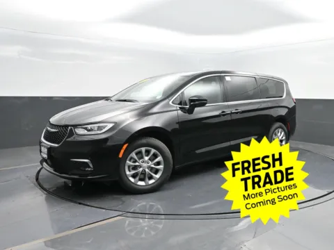 Black 2025 Chrysler Pacifica Select for sale in Charles City, IA