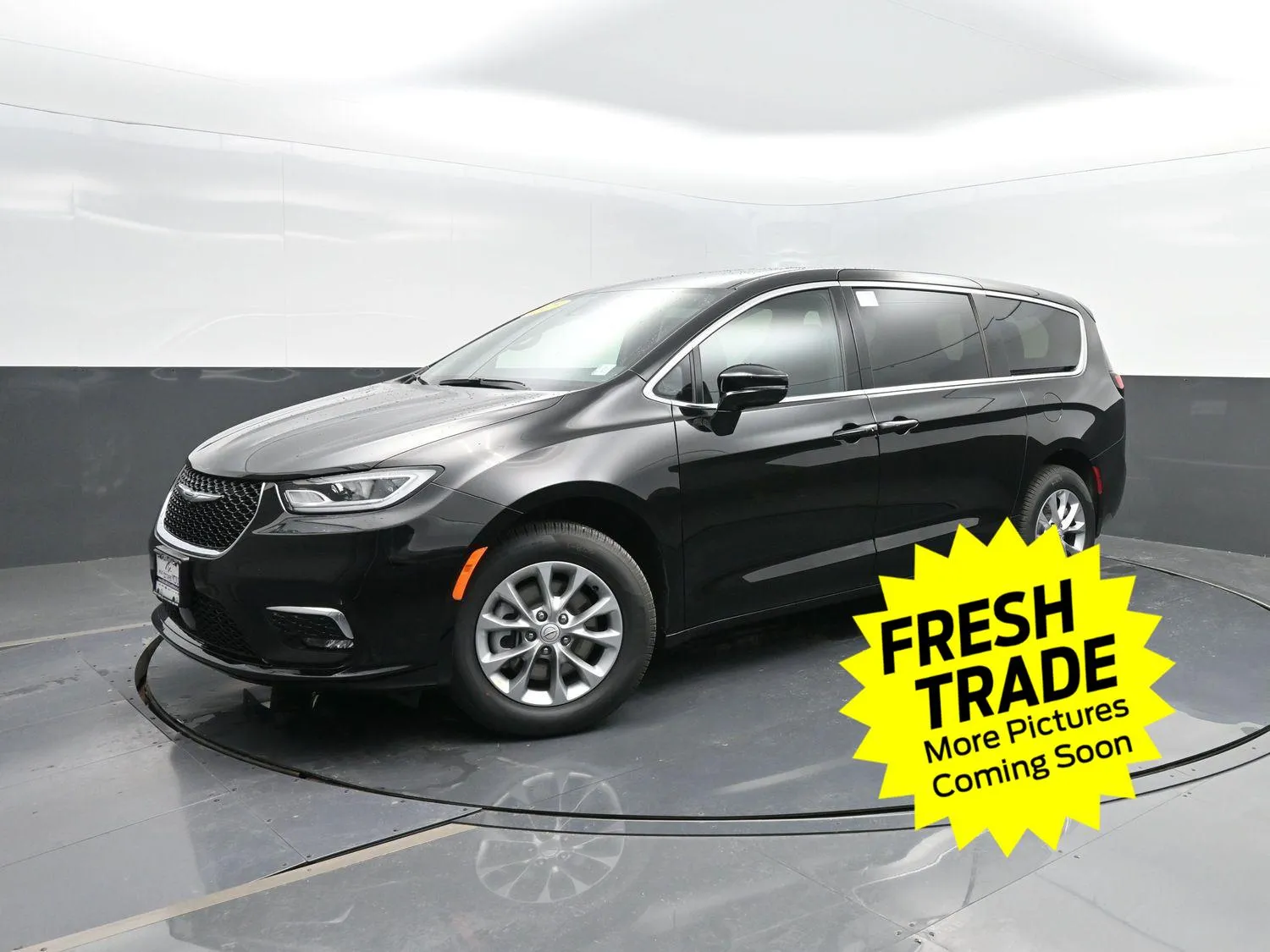 Black 2025 Chrysler Pacifica Select for sale in Charles City, IA