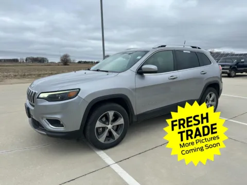Silver 2019 Jeep Cherokee Limited for sale in Charles City, IA
