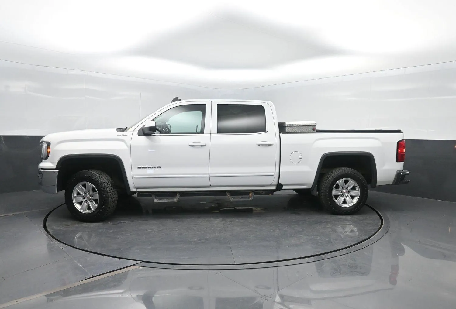 2018 GMC Sierra 1500 SLE for sale in Charles City, IA