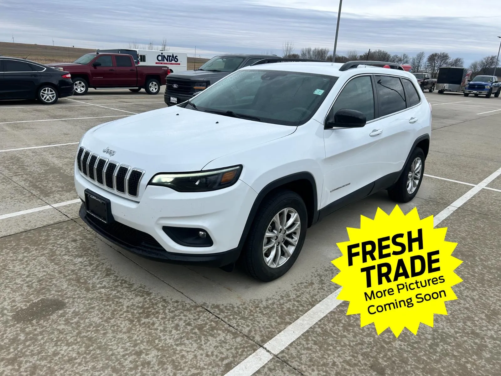 White 2022 Jeep Cherokee Latitude Lux for sale in Charles City, IA