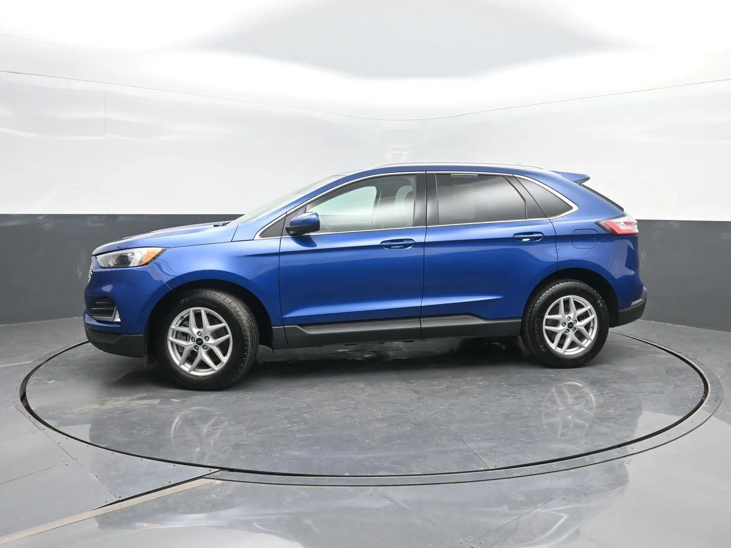 Blue 2024 Ford Edge SEL for sale in Charles City, IA