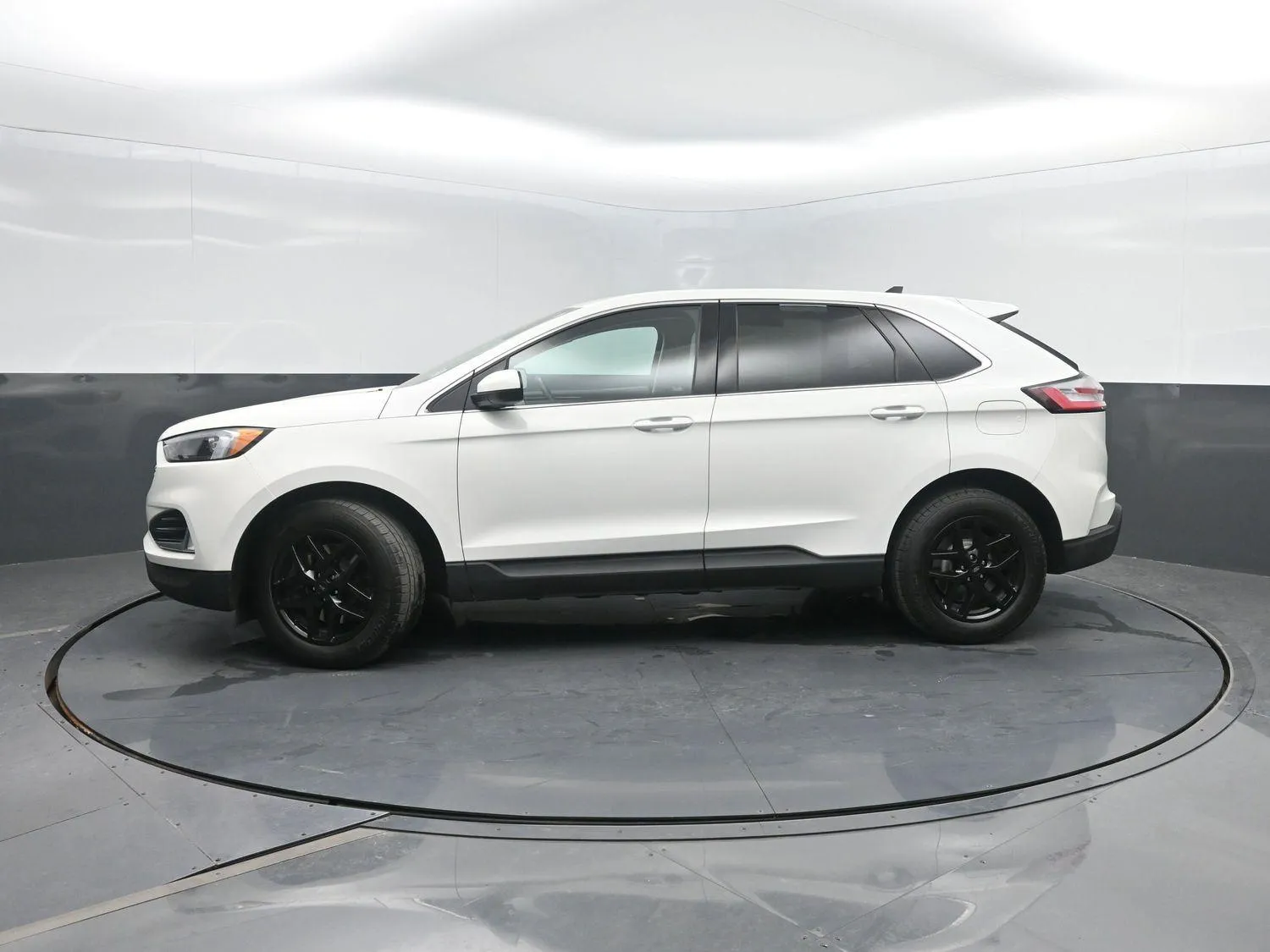 Black 2023 Ford Edge SEL for sale in Charles City, IA