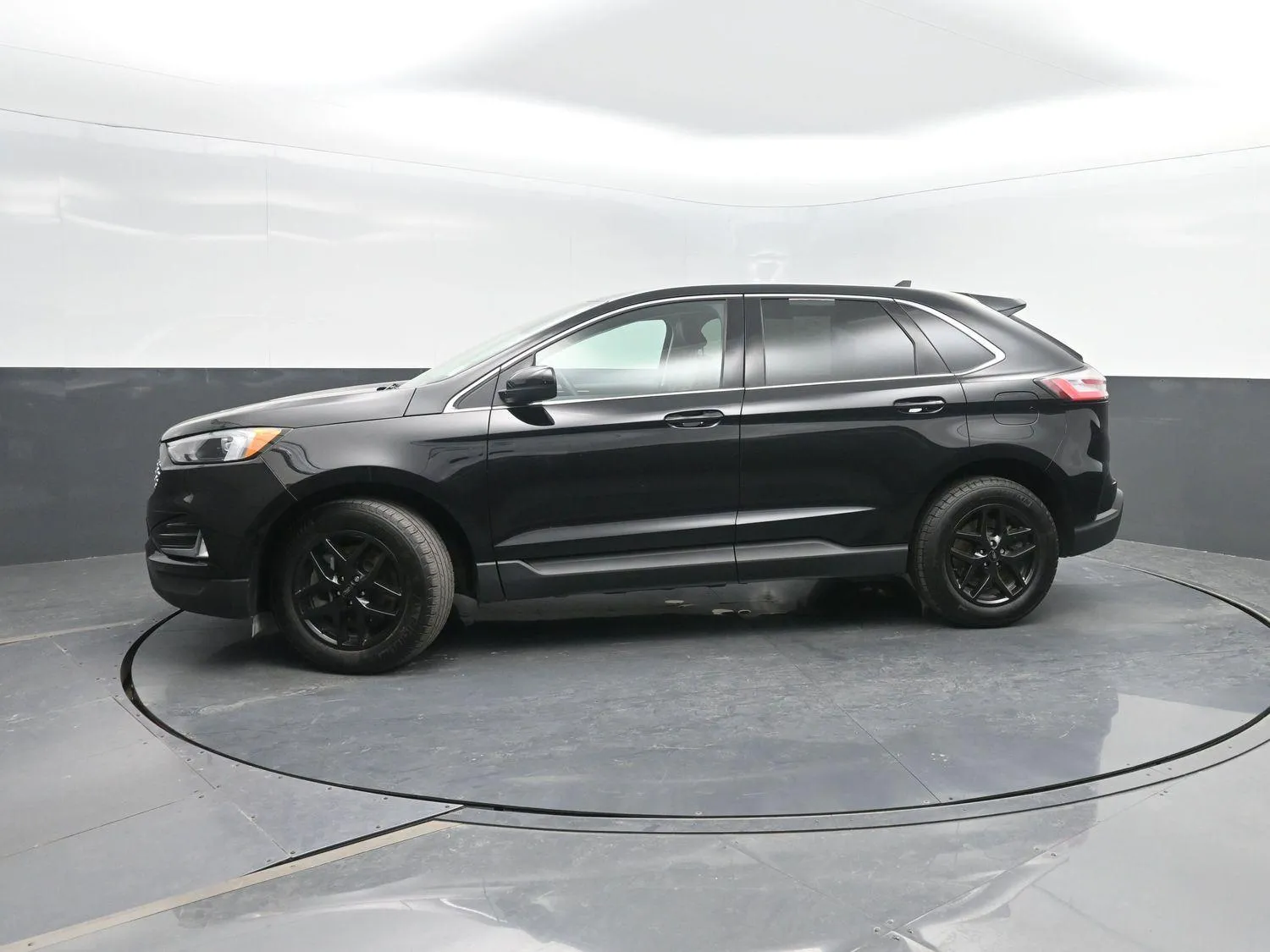 Black 2024 Ford Edge SEL for sale in Charles City, IA