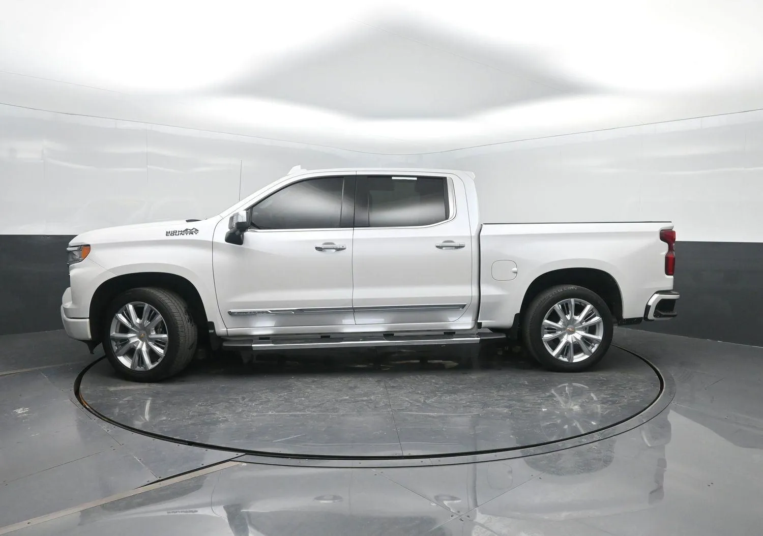 White 2023 Chevrolet Silverado 1500 High Country for sale in Charles City, IA